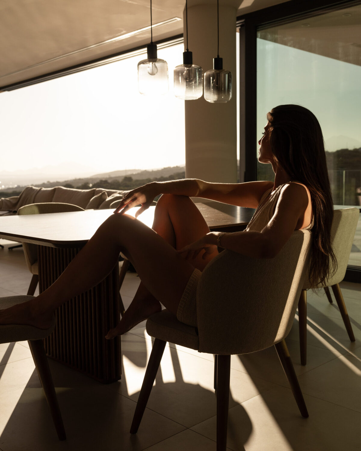 A WOMAN IN DINING ROOM